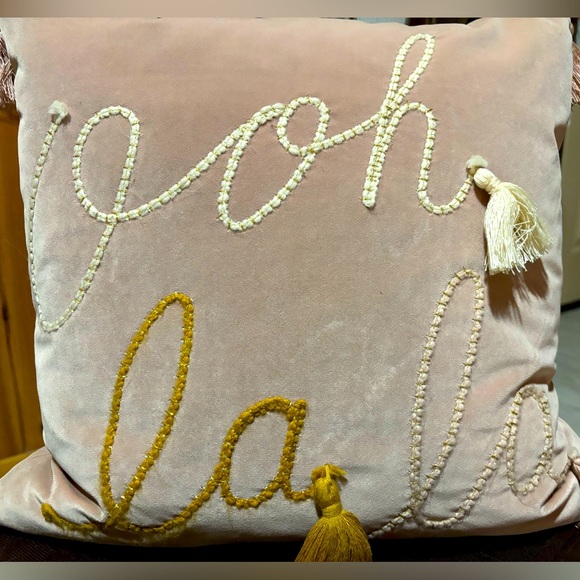 NWOT Kohl’s Pink Pillow with “Ooh La La” in Script - Picture 1 of 8
